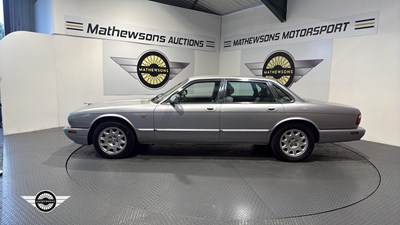 Lot 646 - 2000 JAGUAR XJ8 AUTO