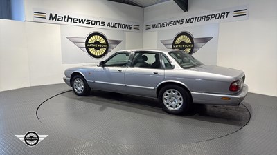 Lot 646 - 2000 JAGUAR XJ8 AUTO