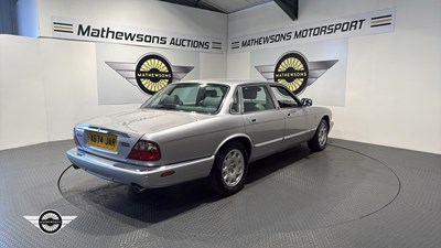 Lot 646 - 2000 JAGUAR XJ8 AUTO