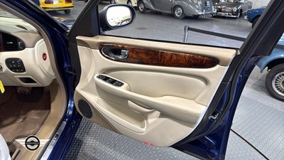 Lot 502 - 2004 JAGUAR XJR V8 S/C AUTO