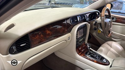 Lot 502 - 2004 JAGUAR XJR V8 S/C AUTO