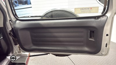Lot 424 - 2003 SUZUKI JIMNY JLX
