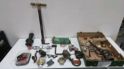 Lot 839 - BOX OF MISCELLANEOUS ITEMS