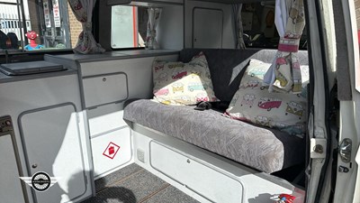 Lot 587 - 1990 VOLKSWAGEN TRANSPORTER 78