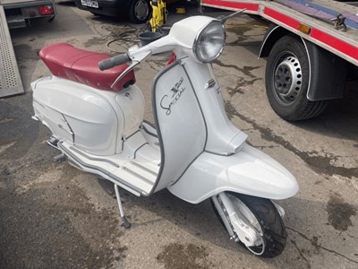 Lot 115 - 1966 LAMBRETTA SX200
