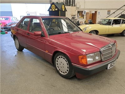 Lot 375 - 1992 MERCEDES 190E