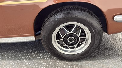 Lot 724 - 1977 TRIUMPH STAG AUTO