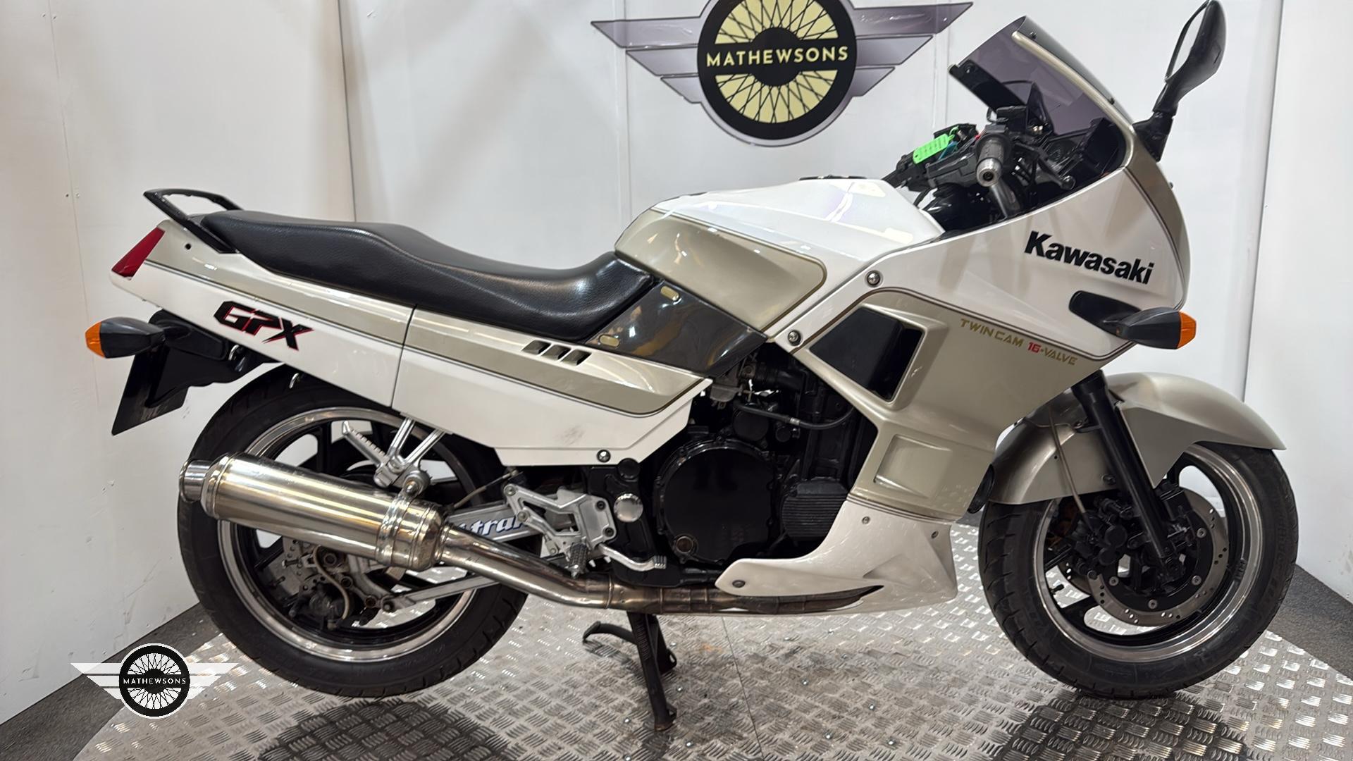 Lot 36 - 1988 KAWASAKI ZX750-FI
