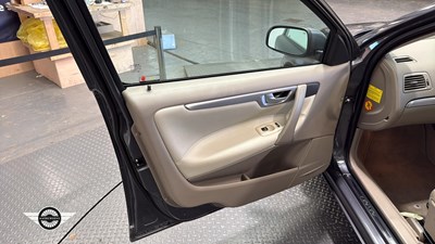 Lot 392 - 2004 VOLVO V70 T5 SE AUTO