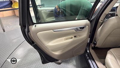 Lot 392 - 2004 VOLVO V70 T5 SE AUTO