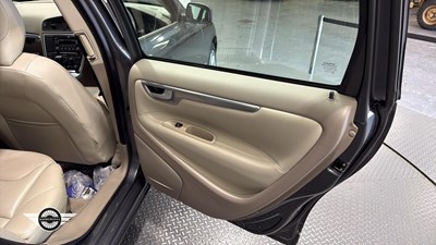 Lot 392 - 2004 VOLVO V70 T5 SE AUTO