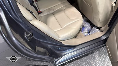 Lot 392 - 2004 VOLVO V70 T5 SE AUTO
