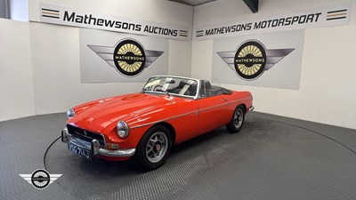 Lot 382 - 1971 MG B