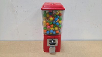 Lot 15 - VENDING MACHINE COMPLETE WITH JEWELLERY GIFTS