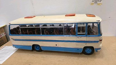Lot 41 - HAND MADE 1/8th SCALE MODEL BEDFORD DUPLE VISTA COACH