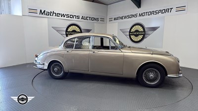 Lot 746 - 1968 DAIMLER V8 250