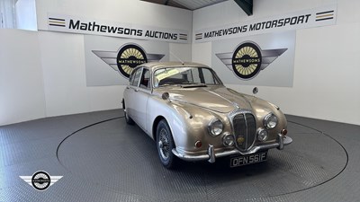 Lot 746 - 1968 DAIMLER V8 250