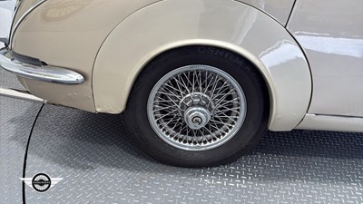 Lot 746 - 1968 DAIMLER V8 250