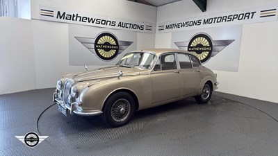 Lot 746 - 1968 DAIMLER V8 250