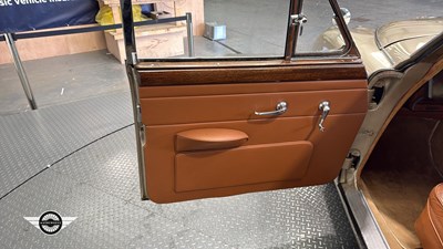 Lot 746 - 1968 DAIMLER V8 250