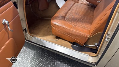 Lot 746 - 1968 DAIMLER V8 250