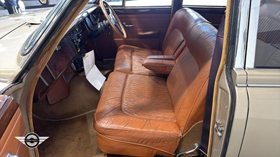 Lot 746 - 1968 DAIMLER V8 250