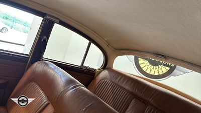Lot 746 - 1968 DAIMLER V8 250