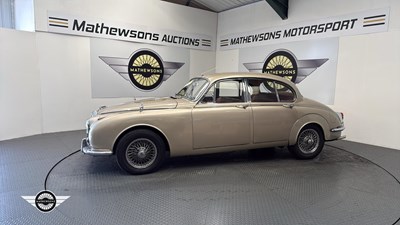 Lot 746 - 1968 DAIMLER V8 250