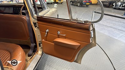 Lot 746 - 1968 DAIMLER V8 250