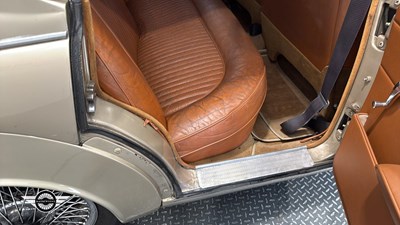 Lot 746 - 1968 DAIMLER V8 250