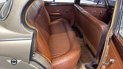 Lot 746 - 1968 DAIMLER V8 250