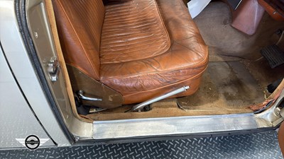 Lot 746 - 1968 DAIMLER V8 250