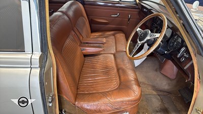 Lot 746 - 1968 DAIMLER V8 250