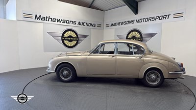 Lot 746 - 1968 DAIMLER V8 250