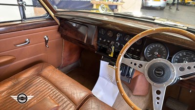 Lot 746 - 1968 DAIMLER V8 250