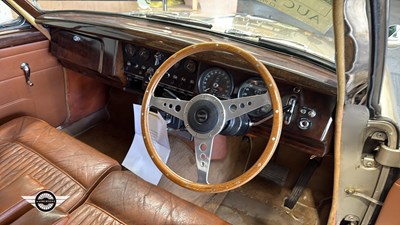 Lot 746 - 1968 DAIMLER V8 250
