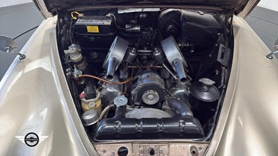 Lot 746 - 1968 DAIMLER V8 250