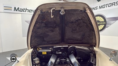 Lot 746 - 1968 DAIMLER V8 250