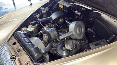 Lot 746 - 1968 DAIMLER V8 250