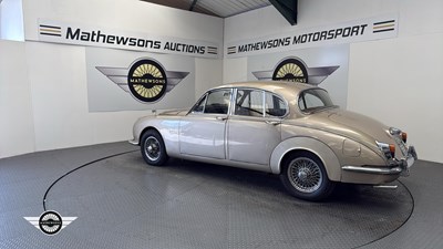 Lot 746 - 1968 DAIMLER V8 250
