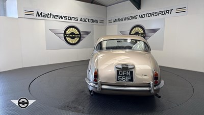 Lot 746 - 1968 DAIMLER V8 250