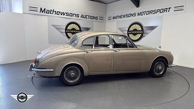 Lot 746 - 1968 DAIMLER V8 250