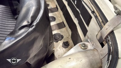Lot 800 - 1976 TRIUMPH STAG