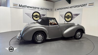 Lot 40 - 1947 TRIUMPH ROADSTER
