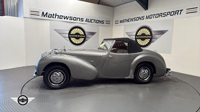 Lot 40 - 1947 TRIUMPH ROADSTER