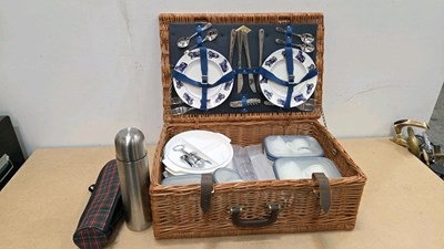 Lot 485 - AMBERLEY MORGAN PICNIC BASKET