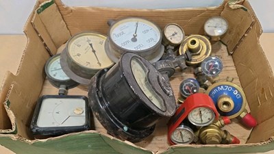 Lot 71 - BOX OF VARIOUS PRESSURE GAUGES & WELDING GAUGES