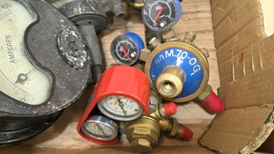 Lot 71 - BOX OF VARIOUS PRESSURE GAUGES & WELDING GAUGES
