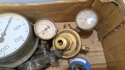 Lot 71 - BOX OF VARIOUS PRESSURE GAUGES & WELDING GAUGES