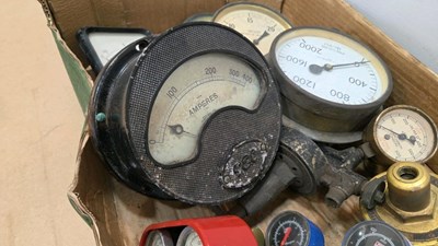 Lot 71 - BOX OF VARIOUS PRESSURE GAUGES & WELDING GAUGES